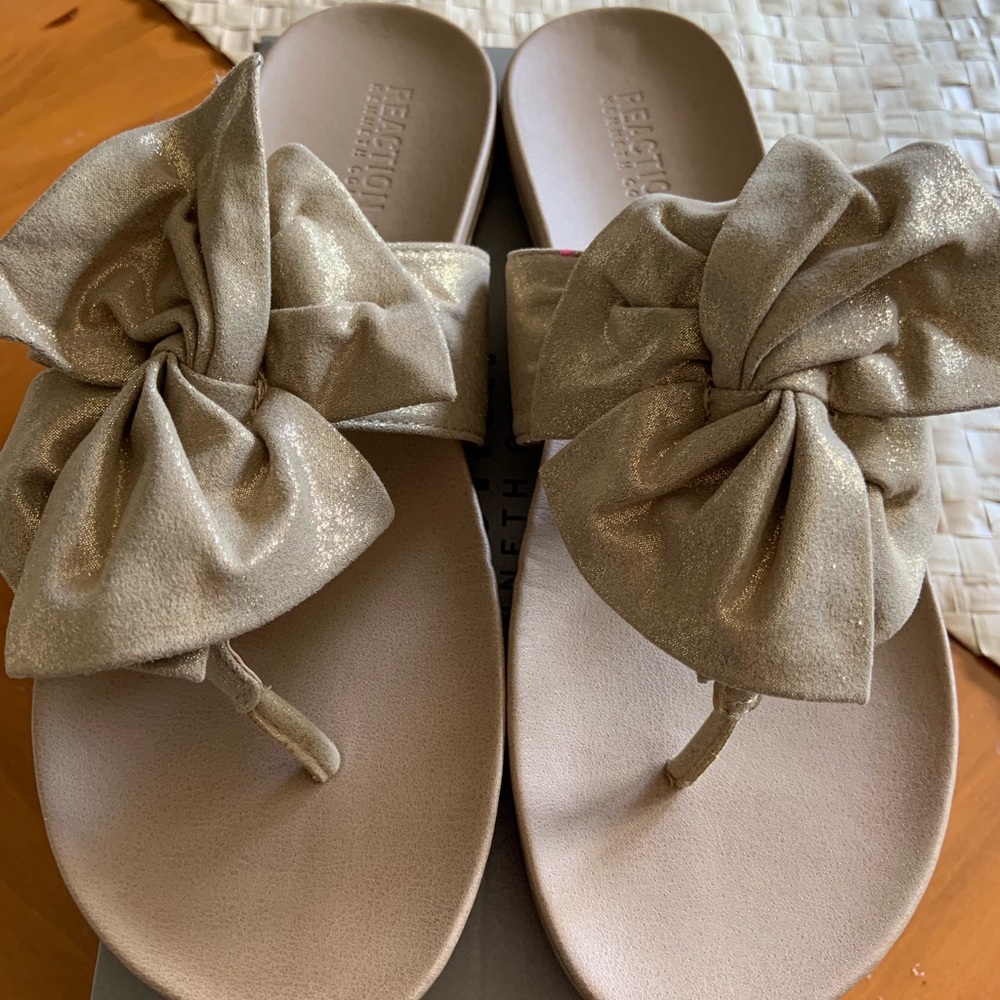 Kenneth Cole Reaction Sandals gold size 8.5